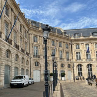 Bureau privé 272 m² 30 postes Coworking Place de la Bourse Bordeaux 33000 - photo 1